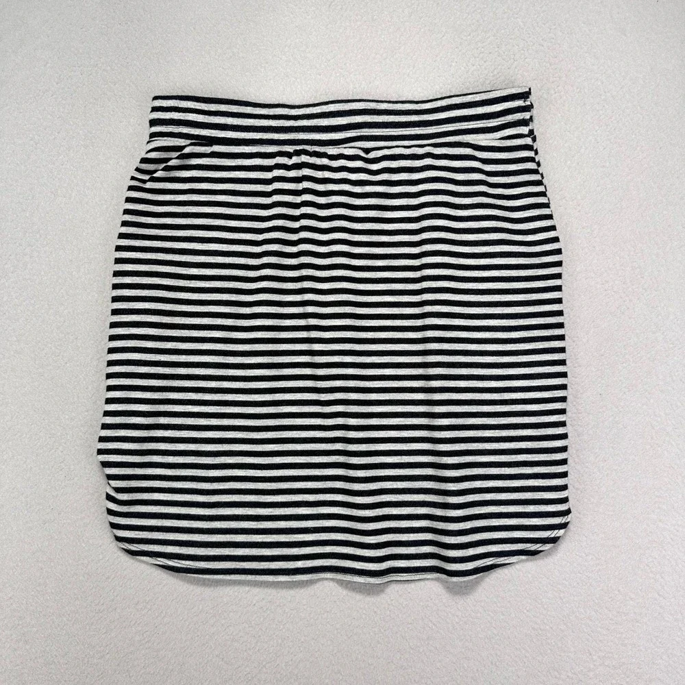 Reneec. Skirt Womens M Striped Black Gray Pull on Stretch Comfort Atheletic‎ USA